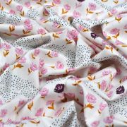 Tissu popeline de coton motif pois et fleurs "Mayfair" de Amy Sinibaldi - Rose - Oekotex - AGF ® Art Gallery Fabrics ® - Tissus 