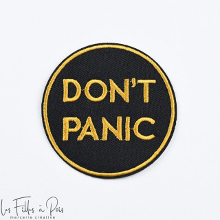 Distintivo "DON'T PANIC" - preto e amarelo - para engomar Autres marques - Tissus et mercerie - 1